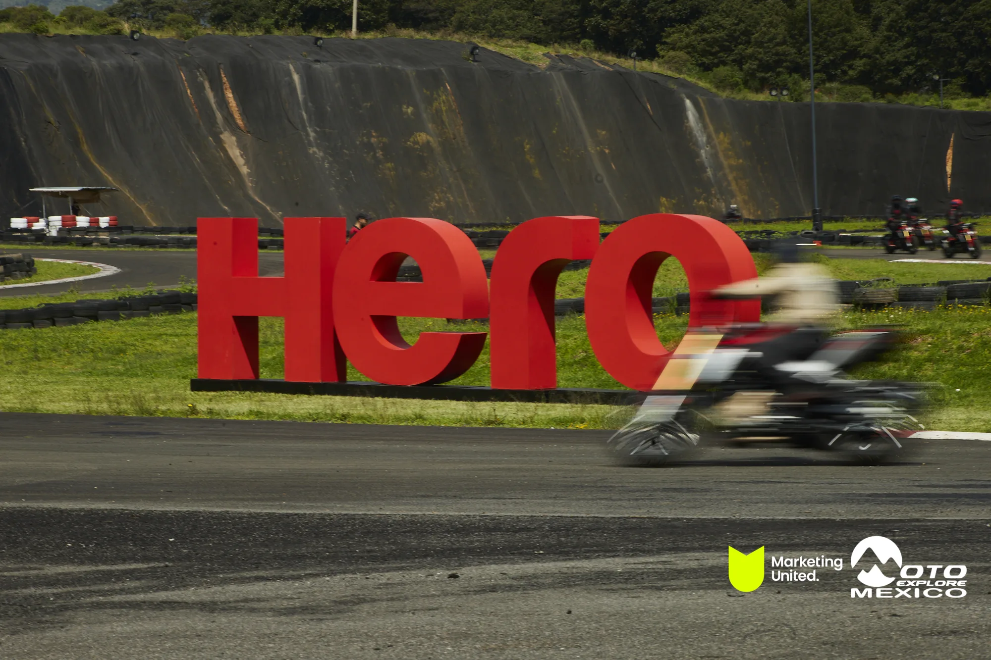 HUNK TRACKDAY 76
